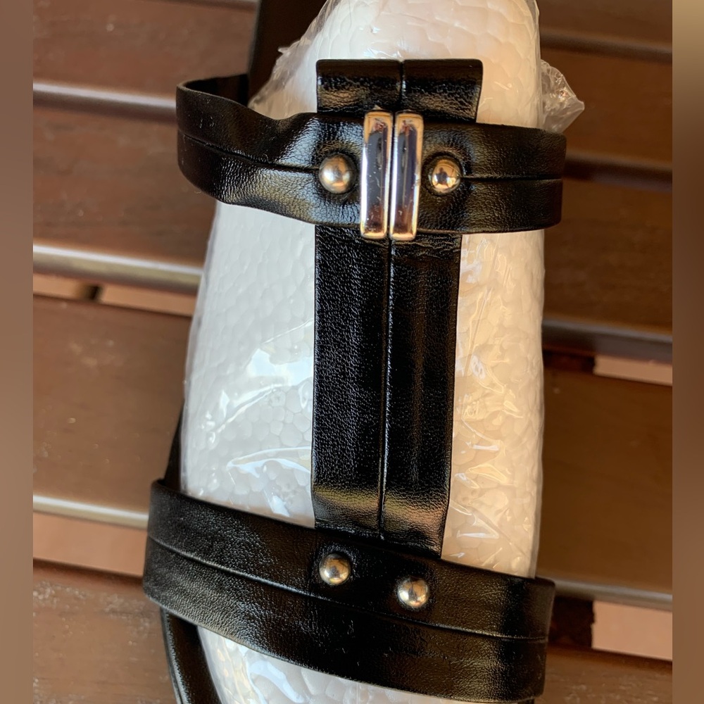 Italian Shoemakers Made In Italy Black Wedge Sandals Size 7 1/2 M Silver Accents - Picture 7 of 11